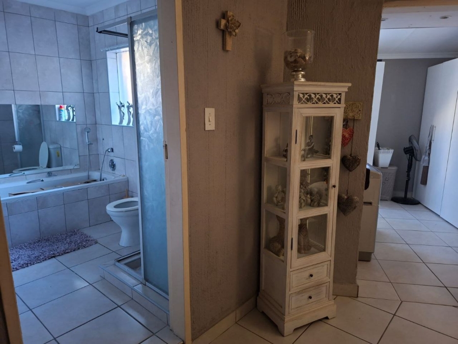 To Let 1 Bedroom Property for Rent in Safari Gardens North West